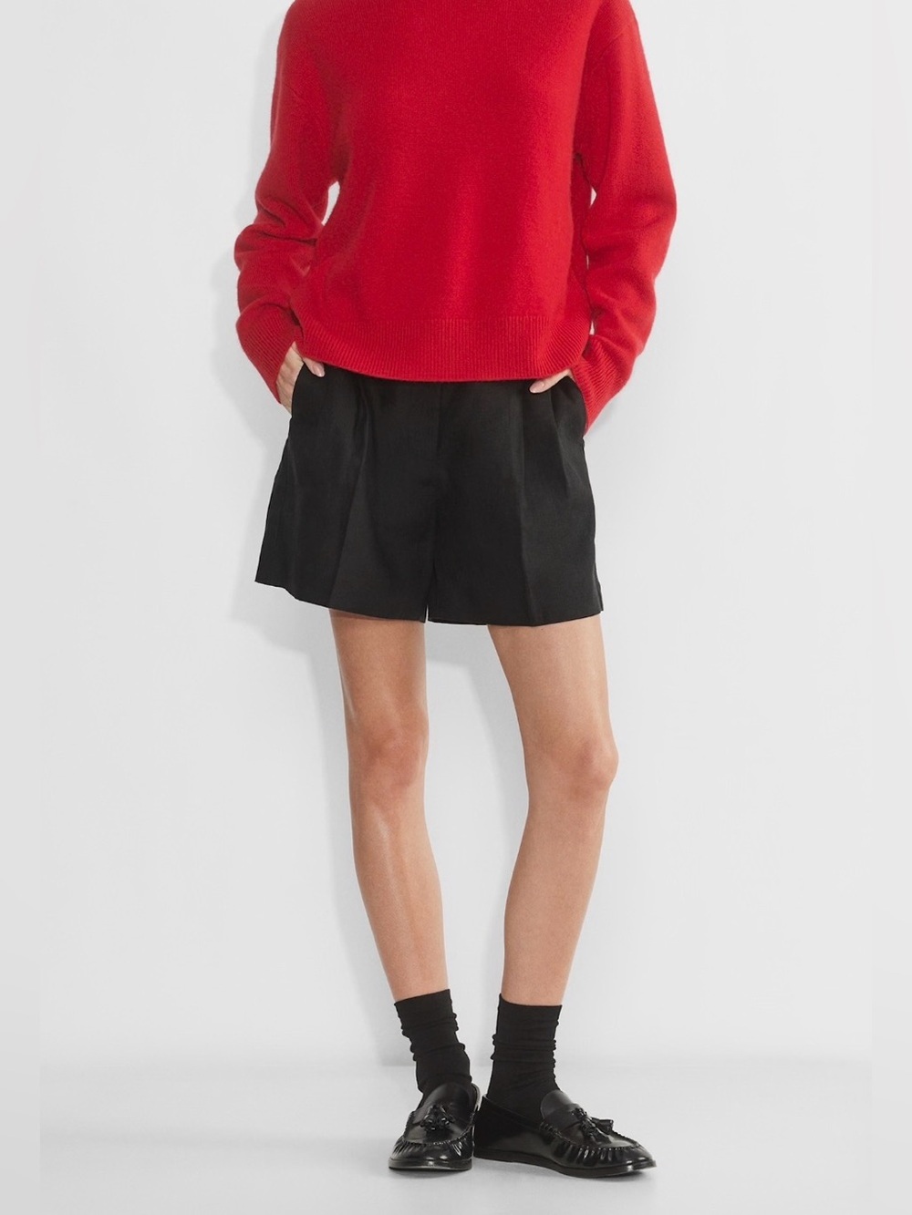 Aritzia The Effortless Short Linen Mid-Thigh High-Rise Relaxed Fit Pleated